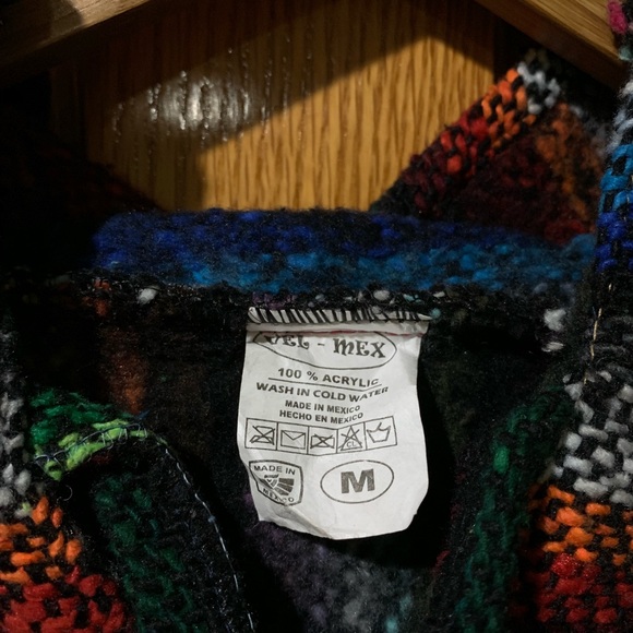 🤙🏽 sweater to keep you warm - Picture 2 of 3